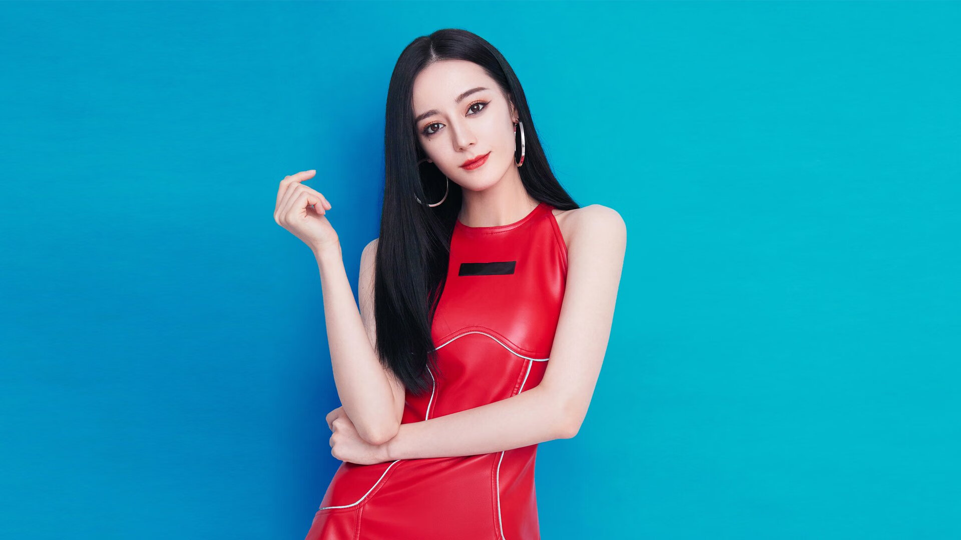 女足比赛中，中国队员马某助攻得手，中国女足队员受伤