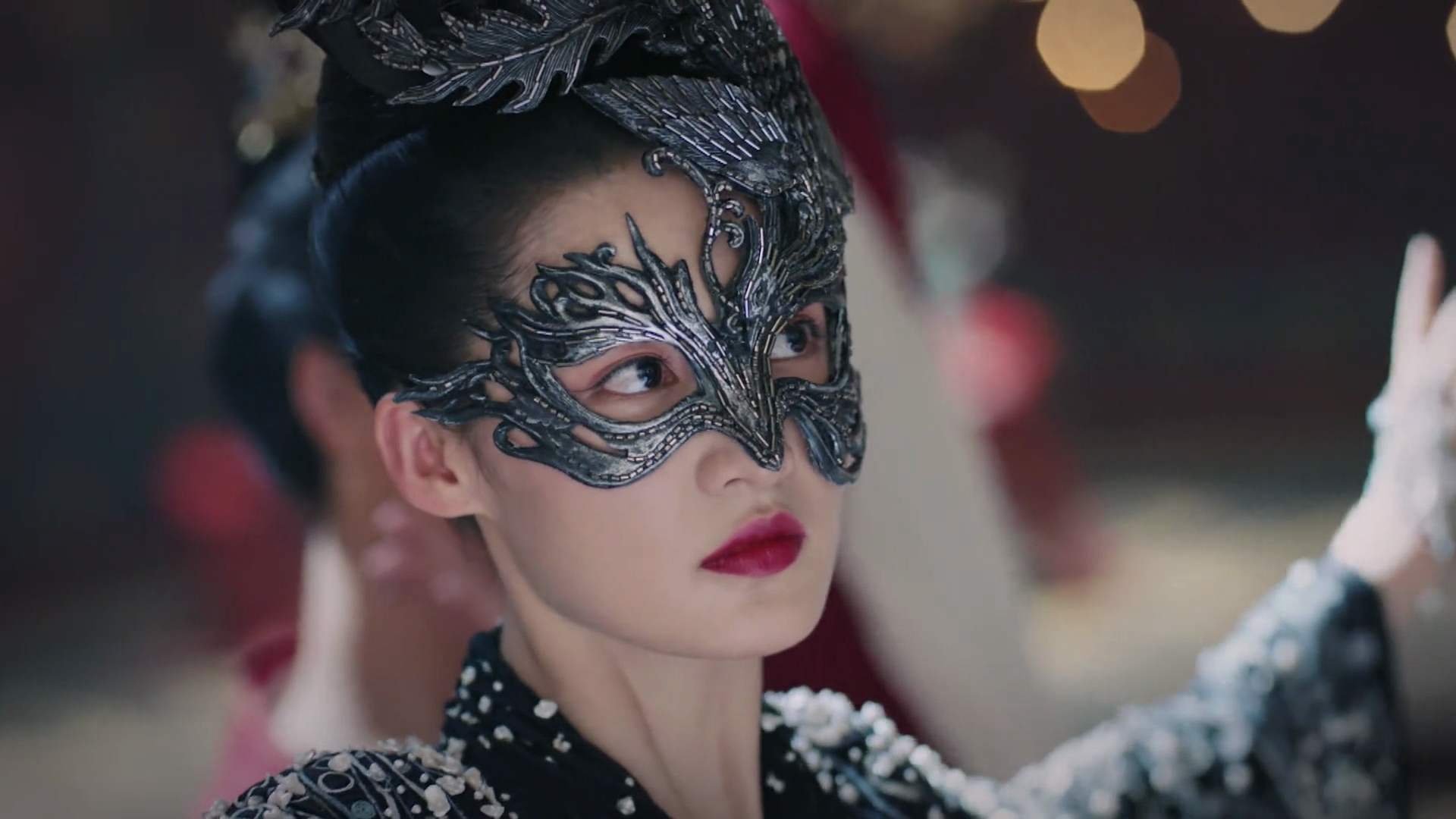 特色足球艺术作品在公共空间展出，丰富城市文化生活，足球的艺术作品