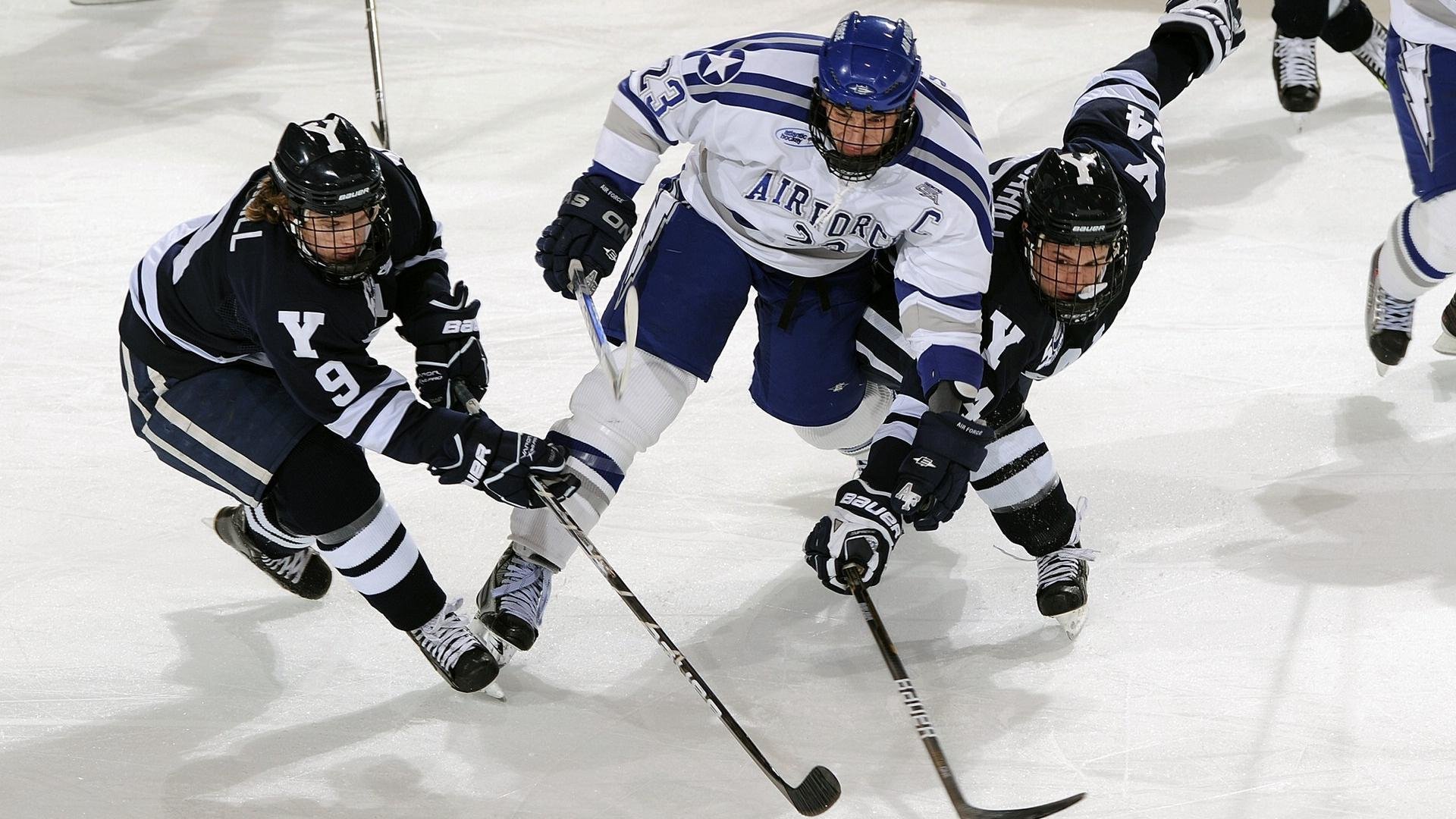 开云体育视频直播-西甲排名洗牌：马德里双雄与巴萨激战正酣，马德里竞技与巴萨